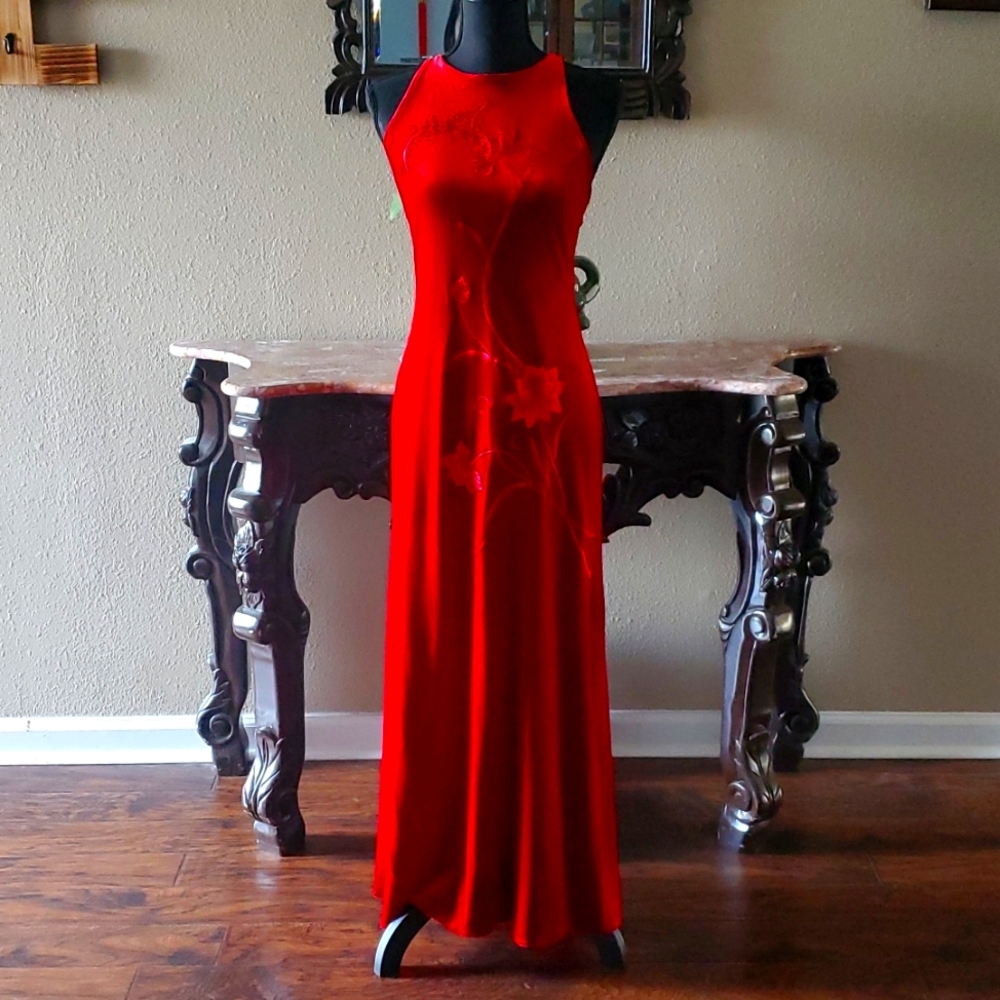 REGGIO PETITE RED VELVET GOWN X STRAP BODYCON GOWN STRECHY SIZE 8